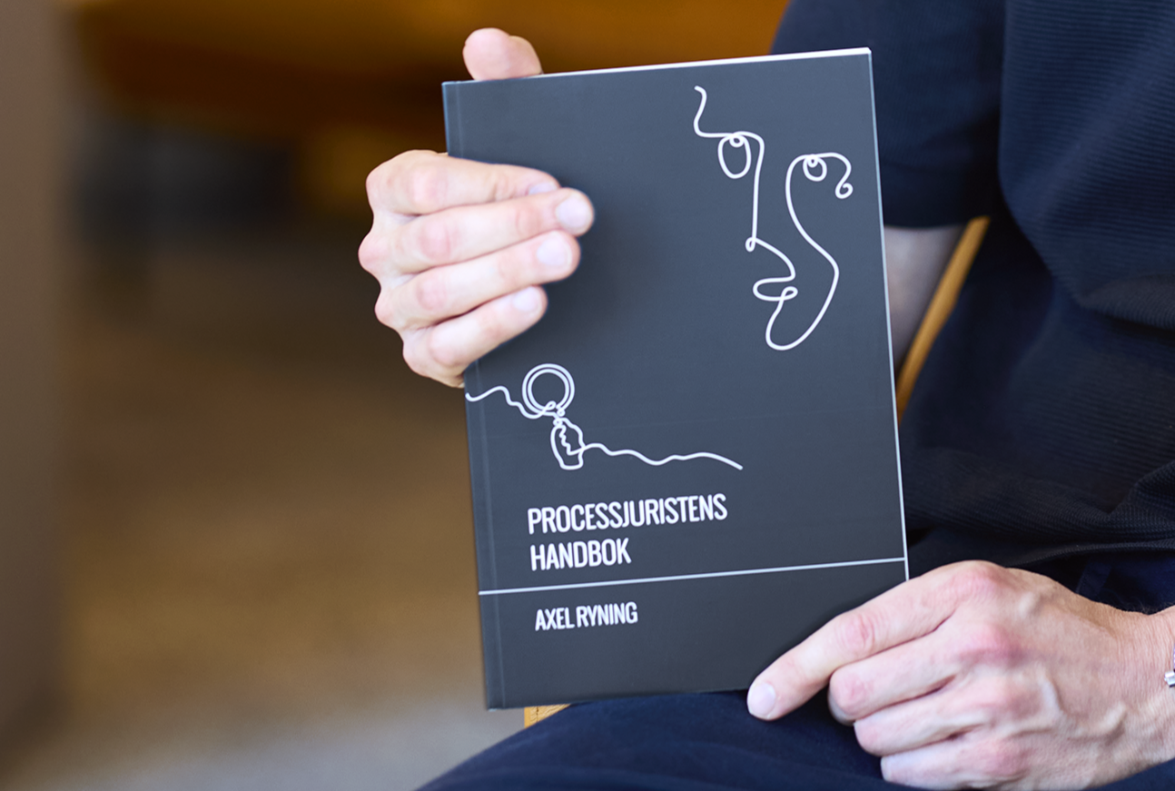 <span id="hs_cos_wrapper_name" class="hs_cos_wrapper hs_cos_wrapper_meta_field hs_cos_wrapper_type_text" style="" data-hs-cos-general-type="meta_field" data-hs-cos-type="text" >Processjuristens handbok – en praktisk handbok för såväl processjurister, studenter och utbildningsaktörer</span>