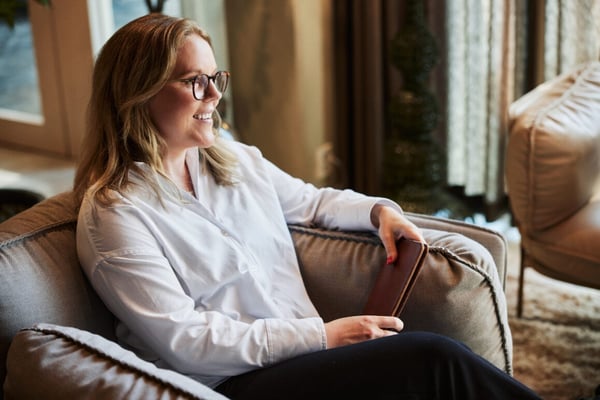 Vem kan söka Foyens uppsatsstipendium?