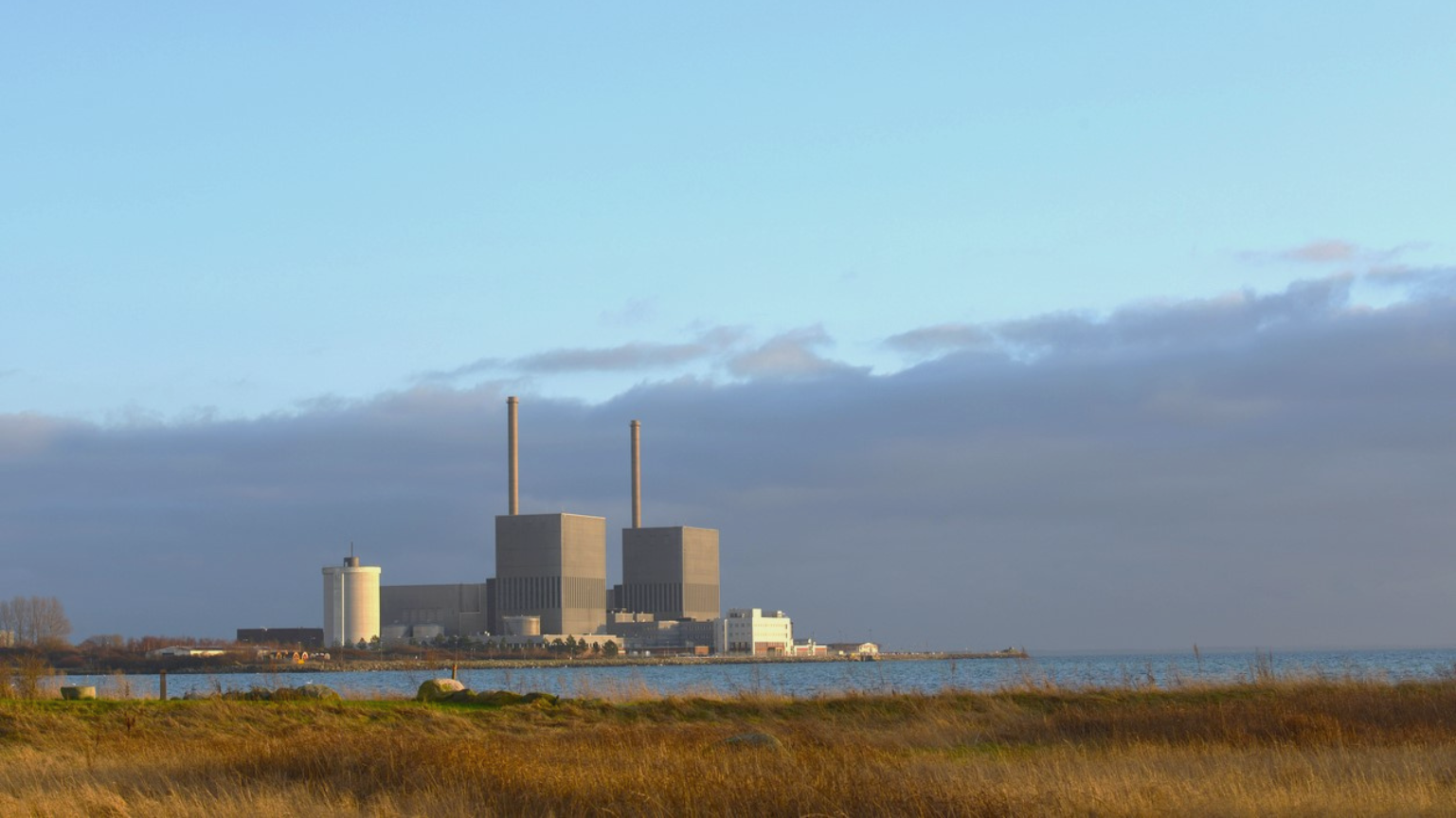 <span id="hs_cos_wrapper_name" class="hs_cos_wrapper hs_cos_wrapper_meta_field hs_cos_wrapper_type_text" style="" data-hs-cos-general-type="meta_field" data-hs-cos-type="text" >Ny kärnkraft i Sverige – hur förändras tillståndsprocessen?</span>