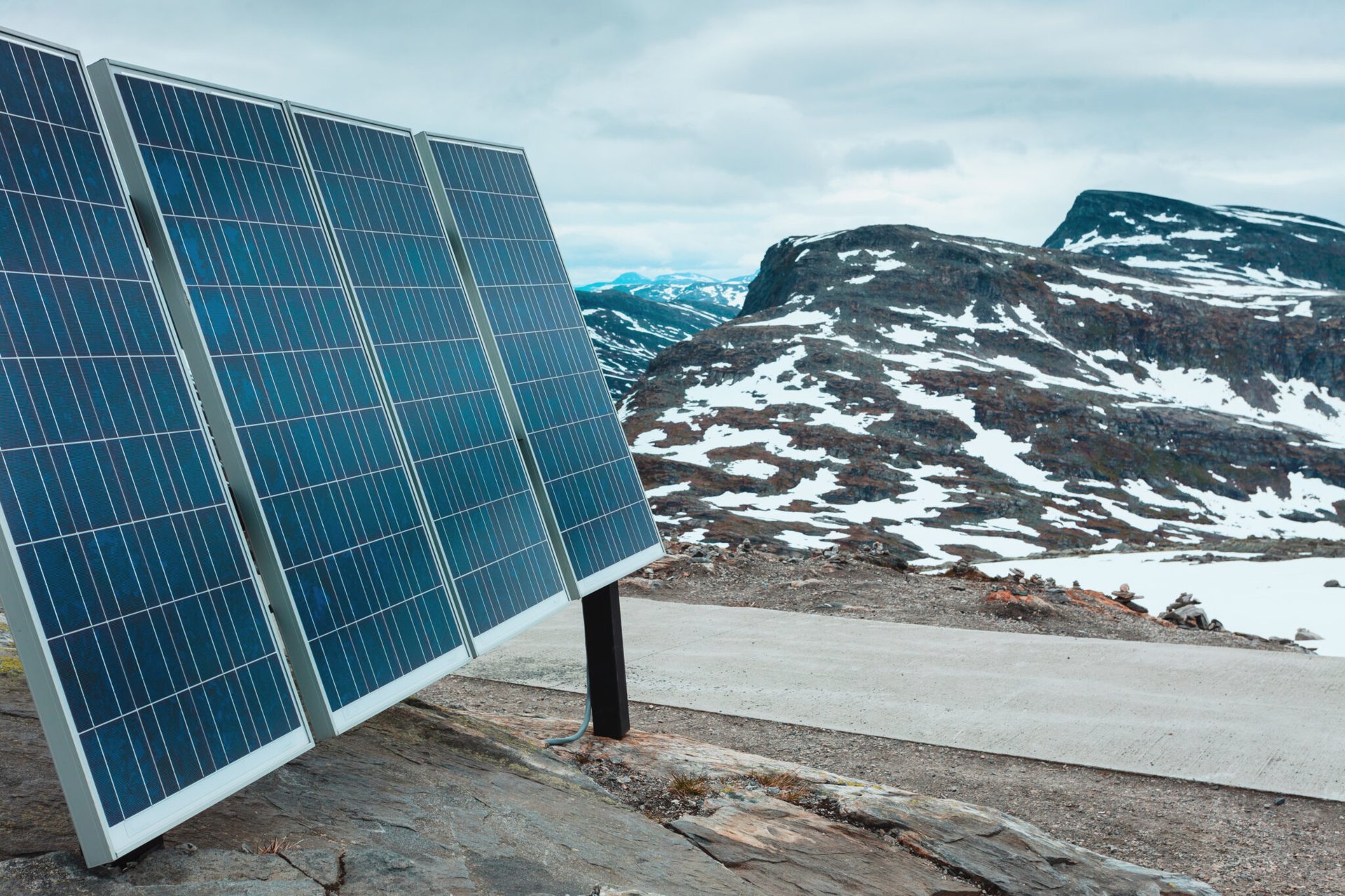 <span id="hs_cos_wrapper_name" class="hs_cos_wrapper hs_cos_wrapper_meta_field hs_cos_wrapper_type_text" style="" data-hs-cos-general-type="meta_field" data-hs-cos-type="text" >Utgör en solcellsanläggning en bygglovspliktig byggnad eller inte?  MÖD klargör gränserna</span>